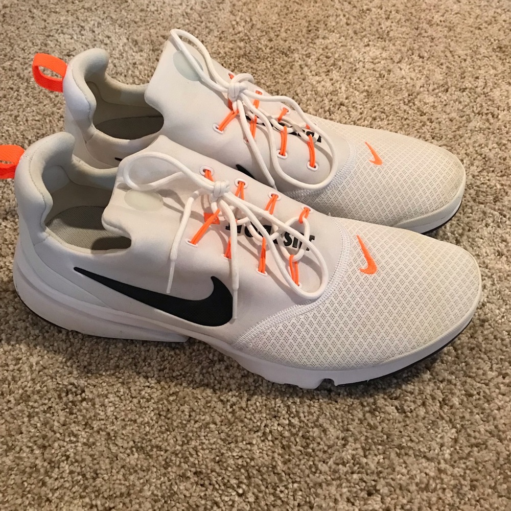 Mens size 11.5 Nike shoe!  Great condition.